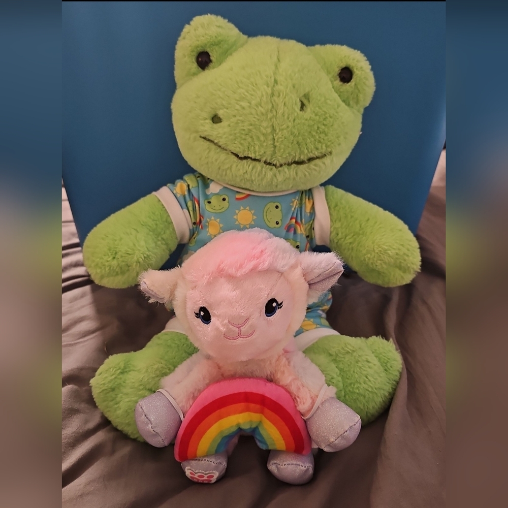 Build-a-Bear Bundle 2021 Frog with Rainbow Sleeper, Lamb, and Rainbow Wristie